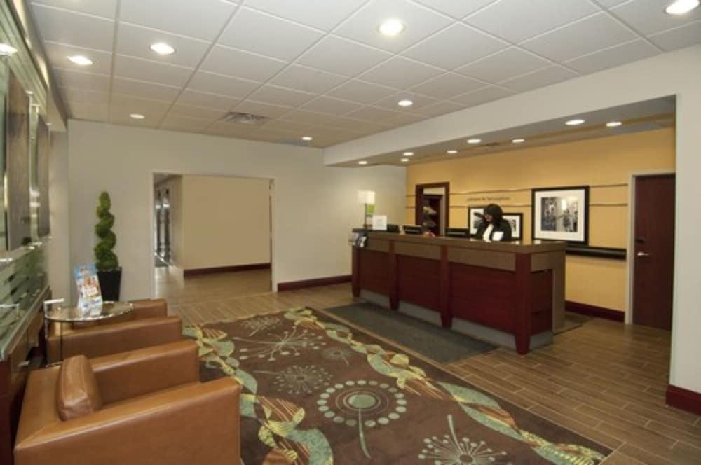 Hampton Inn By Hilton Brampton - Toronto Экстерьер фото