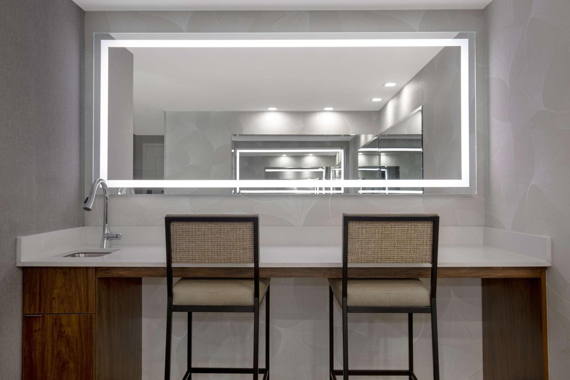 Hampton Inn By Hilton Brampton - Toronto Экстерьер фото