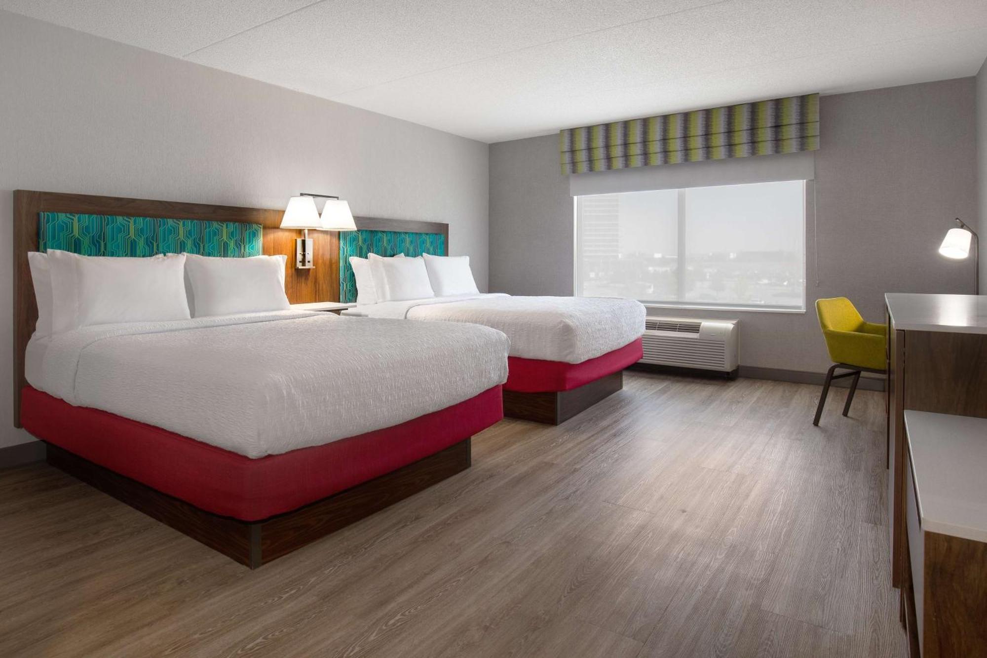 Hampton Inn By Hilton Brampton - Toronto Экстерьер фото