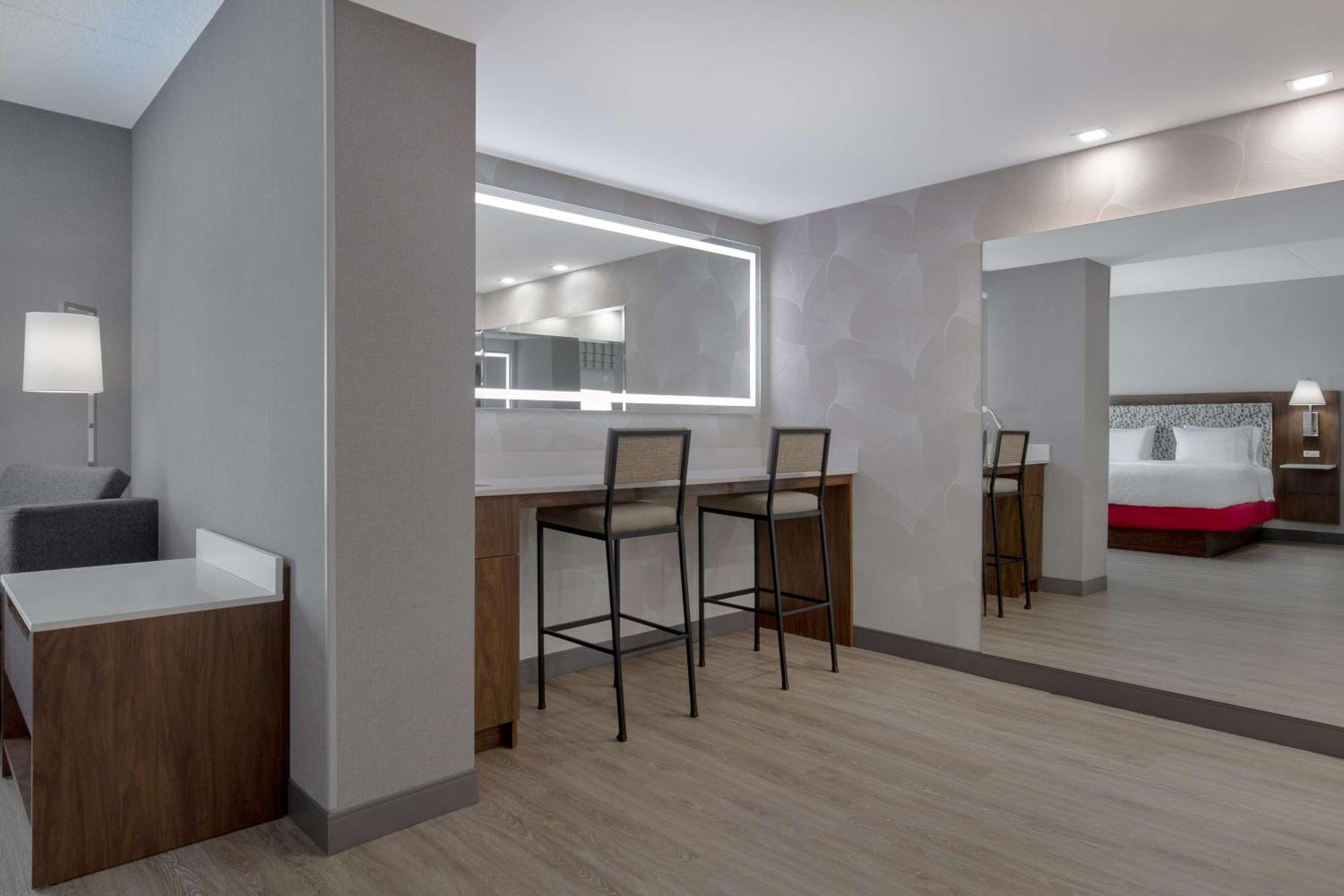 Hampton Inn By Hilton Brampton - Toronto Экстерьер фото