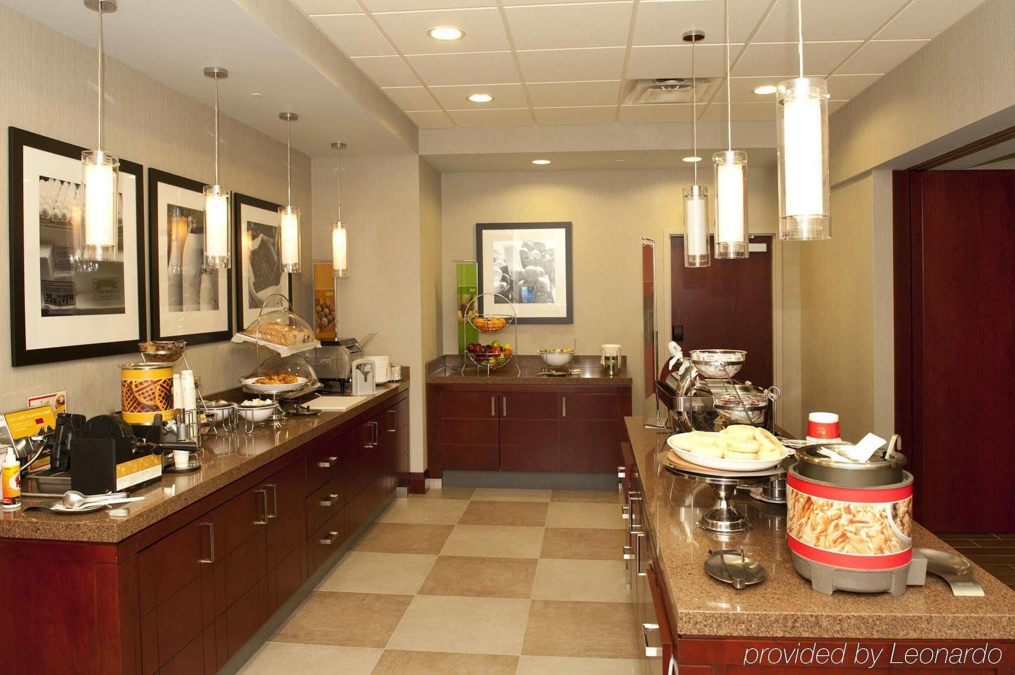 Hampton Inn By Hilton Brampton - Toronto Экстерьер фото